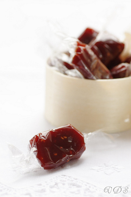 Caramels à la framboise (mous ai lamponi)