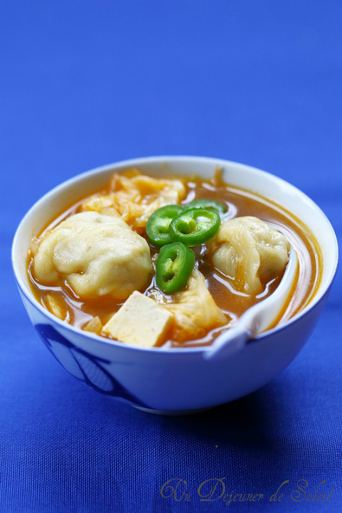 mandu jeongol raviolis coreen bouillon kimchi