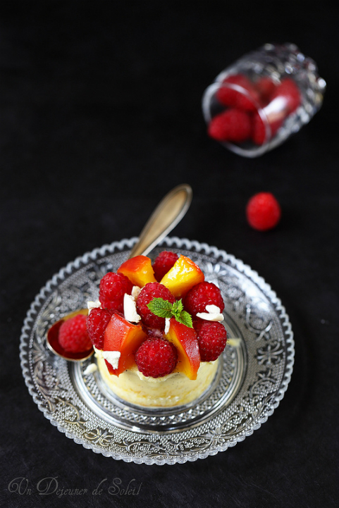 Entremets Melba pêches framboises et vanille