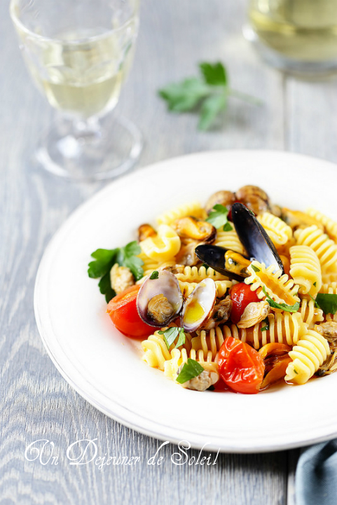 Pâtes aux vongole et aux moules comme à Naples - Un déjeuner de soleil