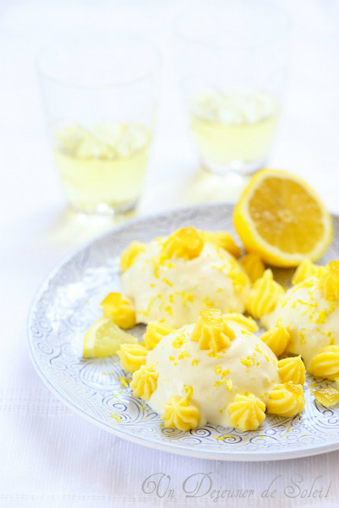 Delizie al limone (délices au citron : gâteaux à la crème de citron typiques de Sorrento et de Naples)