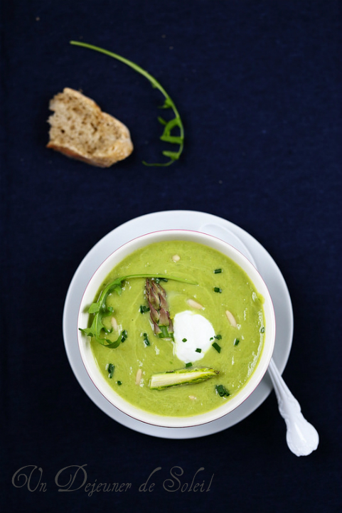 Soupe ou velouté d'asperges, avocat et roquette - Asparagus and avocado soup