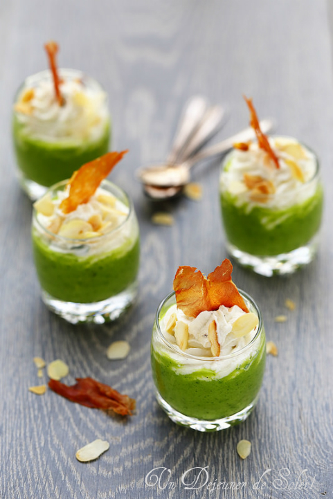 Cappuccino de courgettes, ricotta et chips de jambon - Un déjeuner de soleil