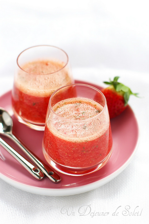 Jus de fraises oranges et menthe - Homemade strawberries and orange juice (or smoothie)