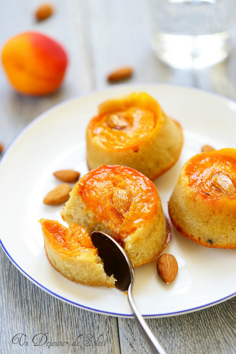 Gâteau renversé aux abricots et aux amandes - Upside-down apricots and almonds cake