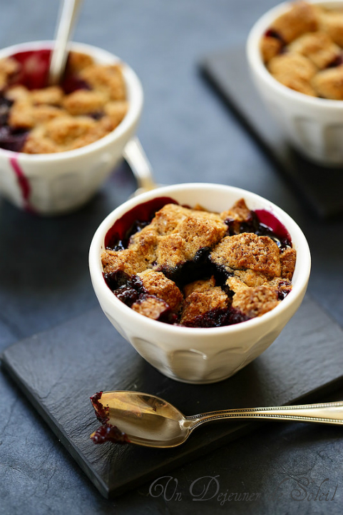 Crumble fruits rouges ou des bois et spéculoos - Red berries and speculoos crumble