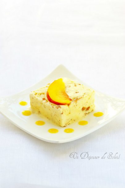 Semifreddo aux amaretti et coulis de pêches