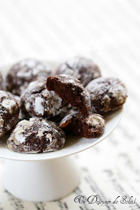 Biscuist craquelés au chocolat et à la fleur d'oranger (délicieux et parfaits piur recycler des blancs d'oeufs) - Special chocolate crinkles cookies