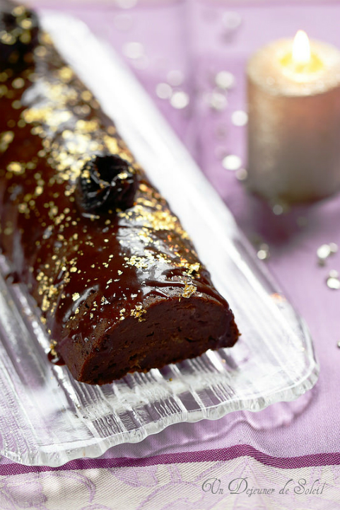 Bûche ou gâteau pruneaux chocolat avec glaçage express au chocolat