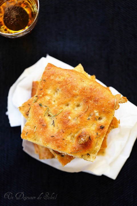 Plaques de pain Focaccia à la croûte dorée