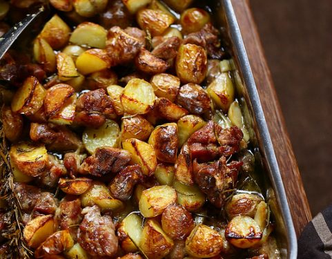 Agneau et pommes de terre au four comme en Italie - Un déjeuner de soleil