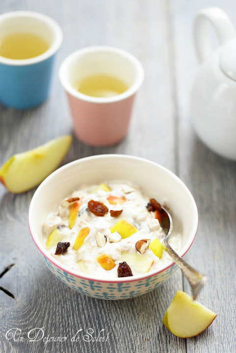 Bircher Muesli à la pomme et au yaourt (sans sucre) - Un déjeuner de soleil