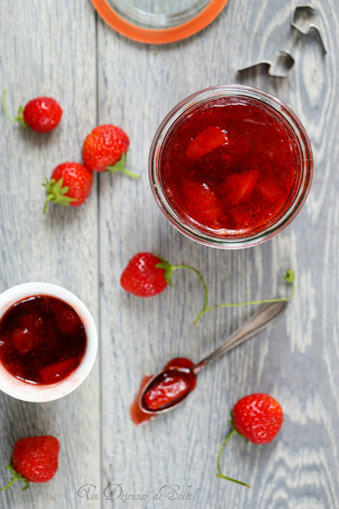 Confiture de fraises, vanille et fleur d'oranger - Un déjeuner de