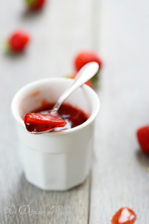 Confiture de fraises, vanille et fleur d'oranger - Un déjeuner de