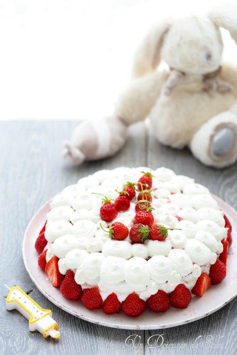 Gateau D Anniversaire Chocolat Banane Fraise Et Glacage Au Yaourt Un Dejeuner De Soleil