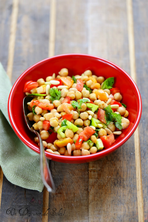 Salade de pois chiches libanaise (aux tomates, herbes et pignons de pin)