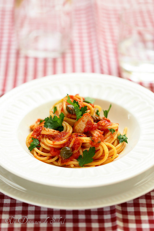 Pâtes (spaghetti) au thon et à la sauce tomate