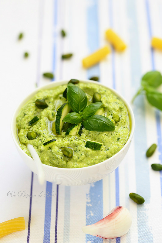 pesto courgettes crues