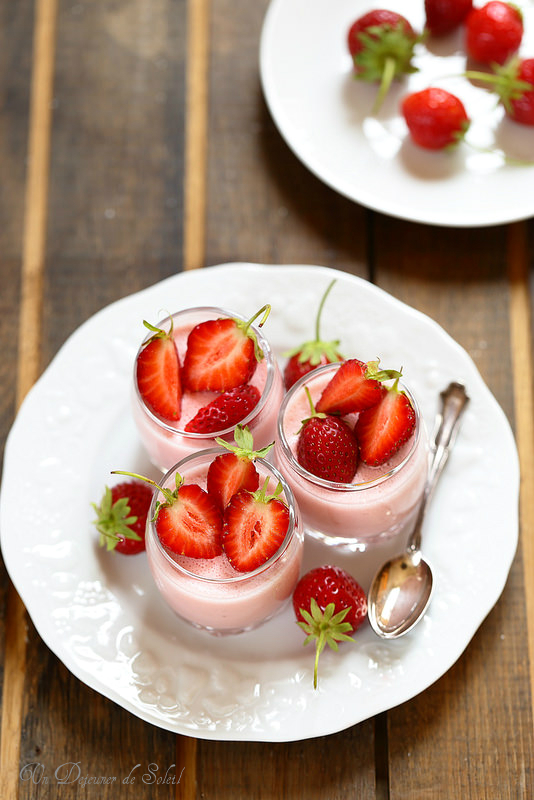 Panna cotta très fraise - Un déjeuner de soleil