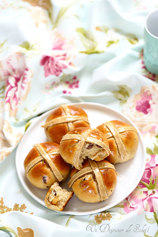 Hot cross buns (petits pains anglais de Pâques)