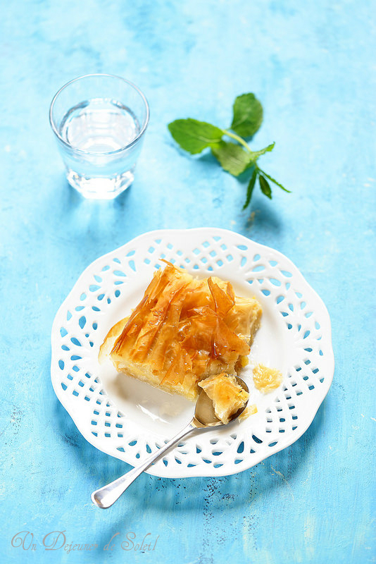 Gâteau grec à la pâte phyllo et crème pâtissière : galaktoboureko