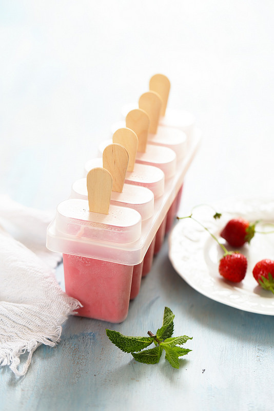 Bâtonnets glacés fraise yaourt (sans sorbetière)