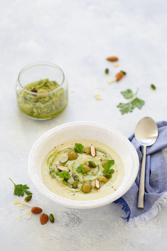 Soupe chou-fleur pesto olives vertes