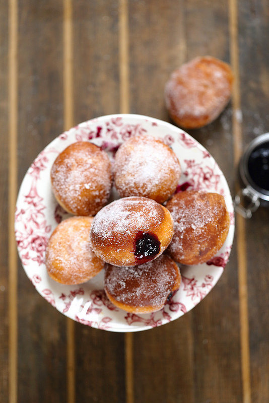 Boules de Berlin (beignets au sucre garnis de confiture)