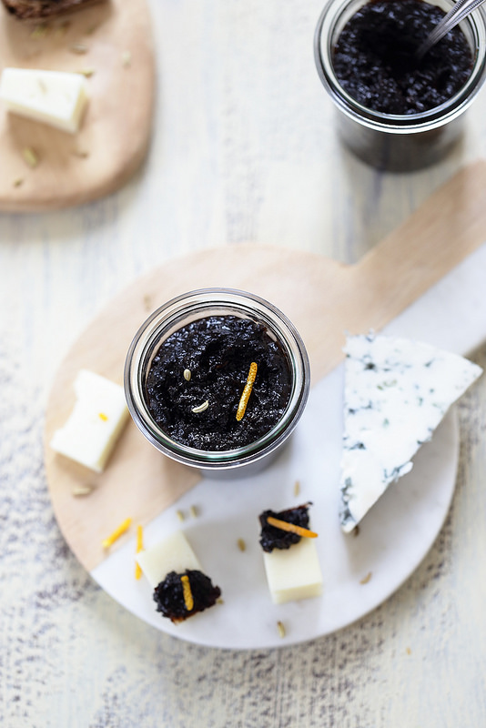 Recette de confiture d'olives noires : délicieuse, étonnante et facile. A servir avec du foie gras, fromage, du poisson
