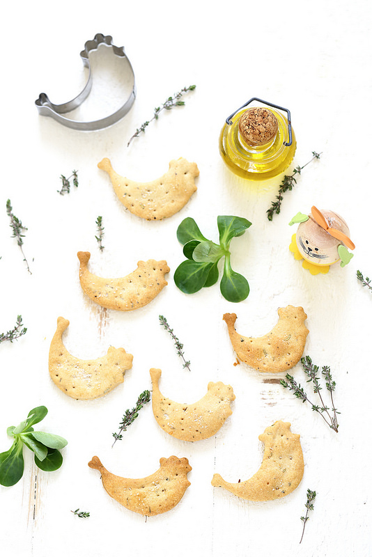 Crackers à l'huile d'olive et aux herbes. Rapides, faciles et parfaits pour l'apéritif