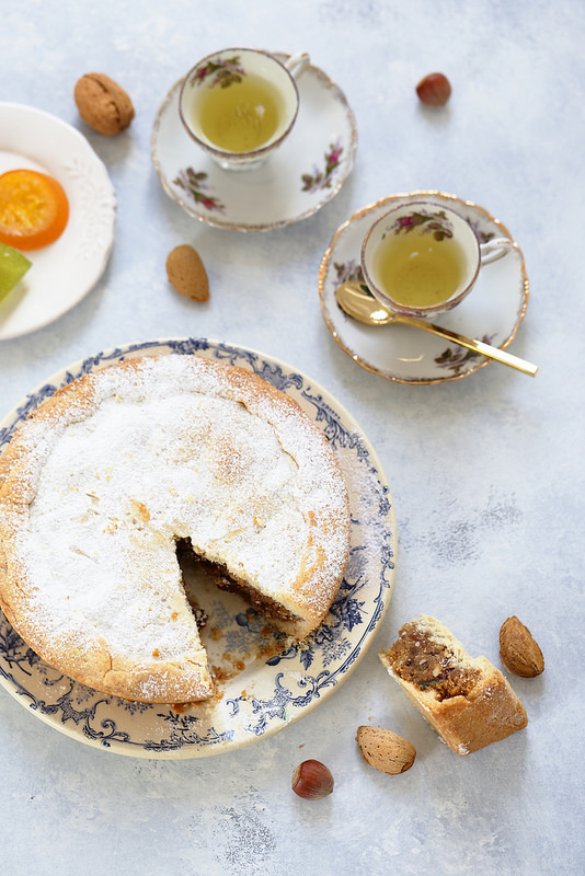 Spongata, tarte italienne aux fruits secs et confits typique de l'Emilie Romagne et de Noël