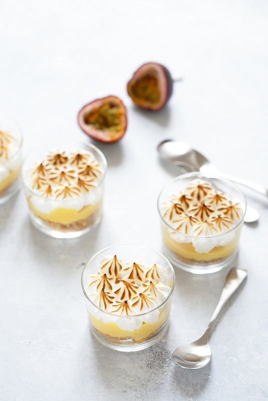 Tarte meringuée au fruit de la passion en verrine, rapide, facile et sans four