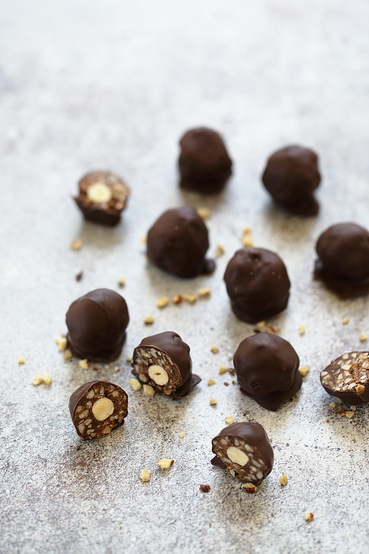 Truffes au chocolat noir et praliné - Noël - Mauricette