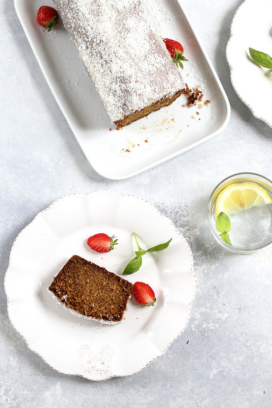 Cake moelleux tres coco : poudre, huile, farine Facile, delicieux et sans laitages