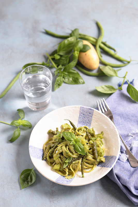 Pâtes au pesto comme en Italie et en Ligurie (avec des haricots verts et pommes de terre)