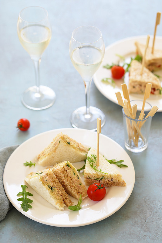 Tramezzini au thon et aux artichauts comme en Italie Venise. Un aperitivo antipasti facile savoureux et raffine