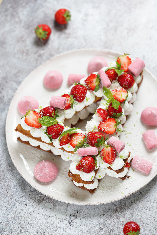 Gâteau chiffre fraise coco pate sucree coco chantilly coco et fraises