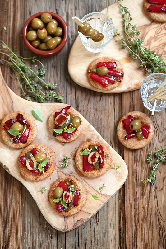 Mini pizza complètes aux poivrons et aux olives - Un déjeuner de