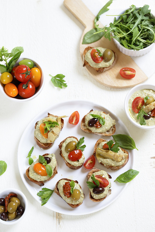 Crostinis thon, olives et ricotta