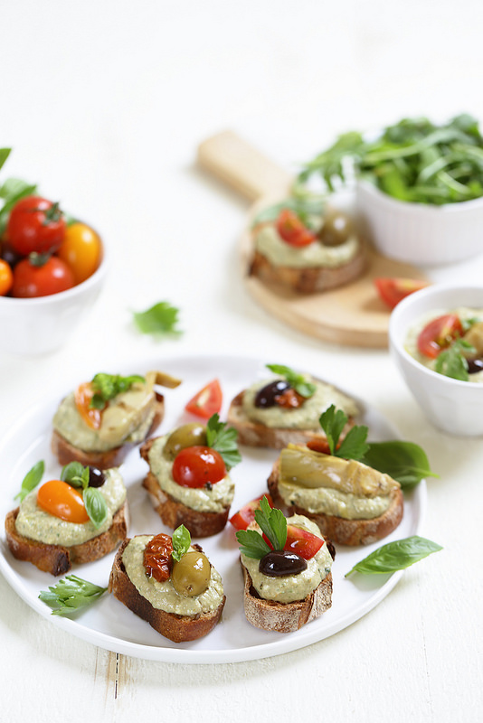 Crostinis thon olives antipasti