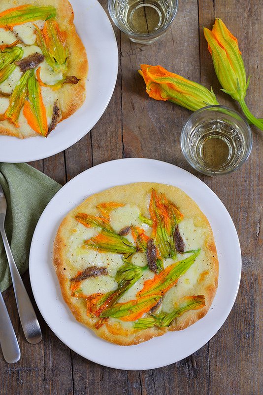 Pizza fleurs de courgettes mozzarella