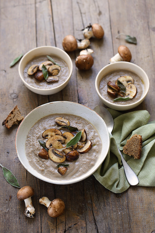 Soupe de champignons (facile et végétalienne)