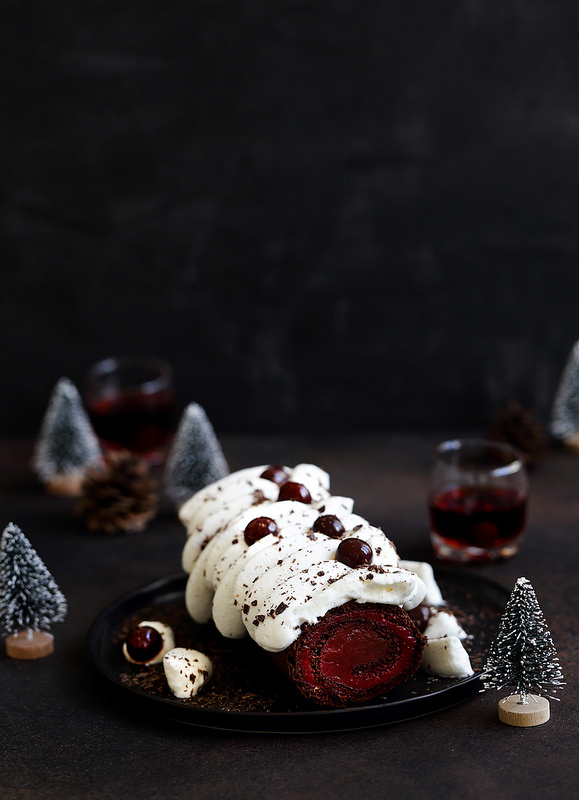 Bûche roulée Forêt Noire sans gluten facile et rapide