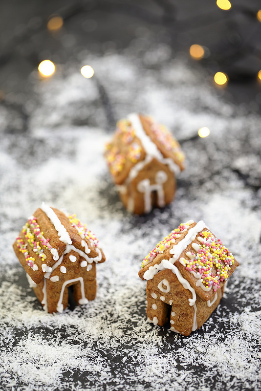 Mini maisons en pain d'épices pour garnir vos tasses recette