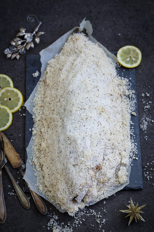 Bar ou loup de mer cuit en croûte de sel recette