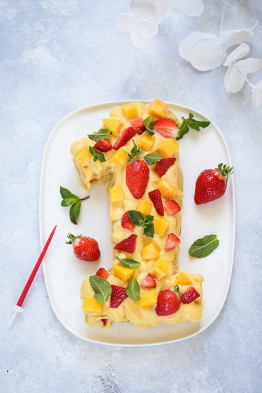 Gâteau chiffre au fruit de la passion, mangue et fraises (sans gluten)