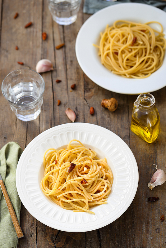 Spaghetti aglio, olio e peperoncino recette italienne facile trois ingrédients