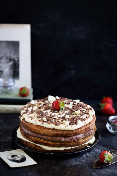 Gâteau italien à la crème pâtissière et chocolat (pizza dolce)
