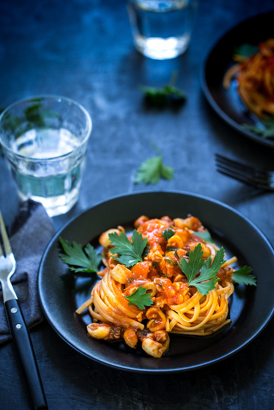 Linguines à l'encre de seiche aux fruits de mer - Cookidoo® – het