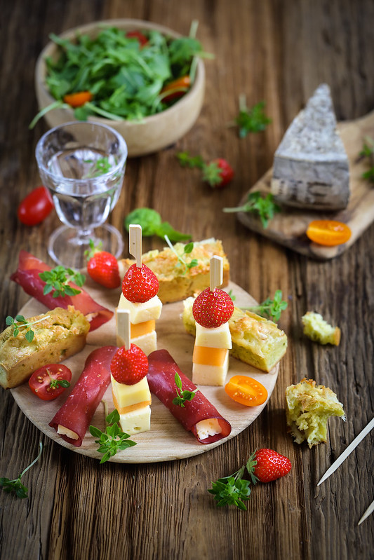 Apéritifs Tomme de Savoie : brochettes, cakes et roulés - Recette - Un  déjeuner de soleil